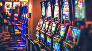 Suasana bermain sportsbook dan live casino fintech fin4d dengan tema Indonesia